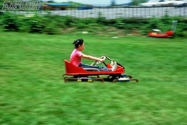 武隆仙女山娛樂項目之四輪滑草車