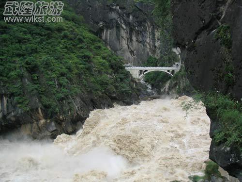 虎跳峽