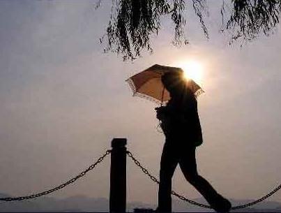 秋季旅游時如何防“秋老虎”?