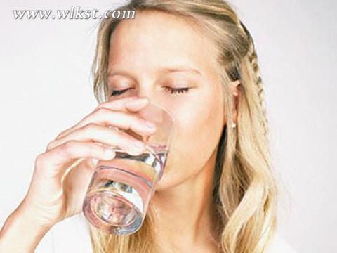 多喝白開(kāi)水