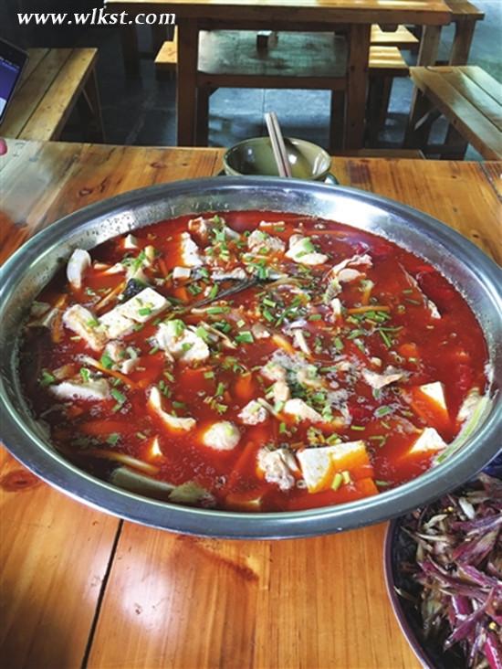 芙蓉江野魚，色香味俱全（圖/文建英）