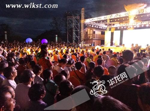開幕式現(xiàn)場(chǎng)人山人海 記者 彭朝君 攝
