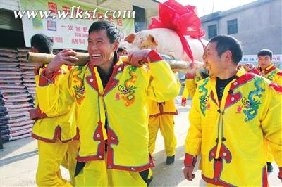 年豬巡游